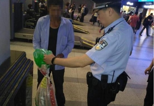 車(chē)站安檢機(jī)